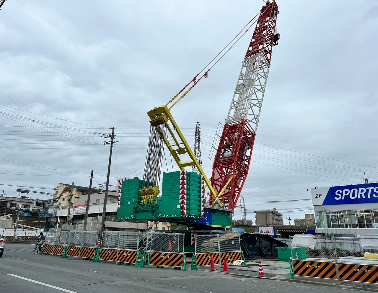 寝屋川市 国道170号を横断する旧イオンモール寝屋川への連絡橋撤去の様子 ショッピングモール棟解体工事の進捗状況は 号外net 寝屋川市