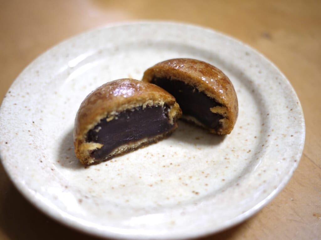 かりんとう饅頭をカットしたところ