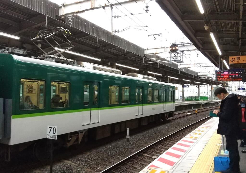 京阪電車のホーム