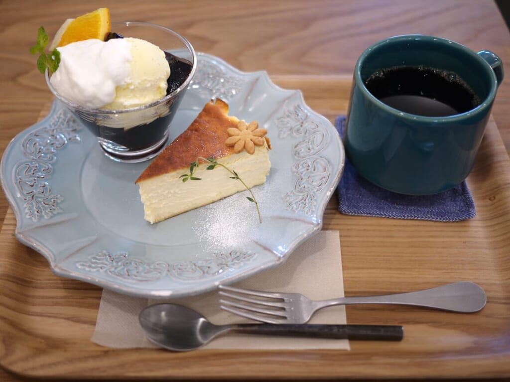 本日のケーキ＆コーヒーゼリー＆ドリンクセット