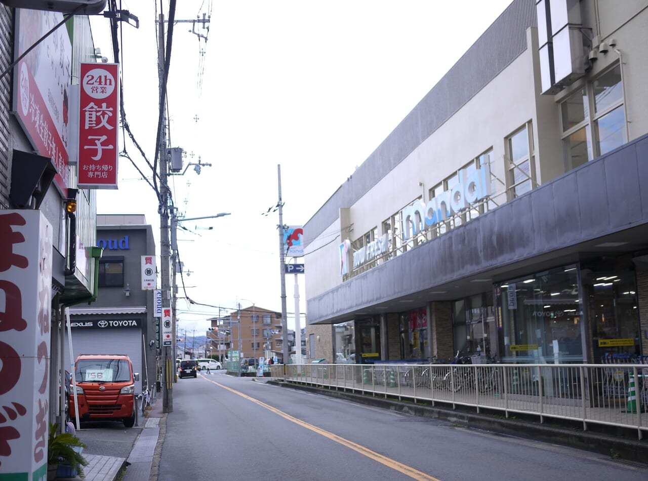 万代の向かい側の京都餃子一条無人直売所
