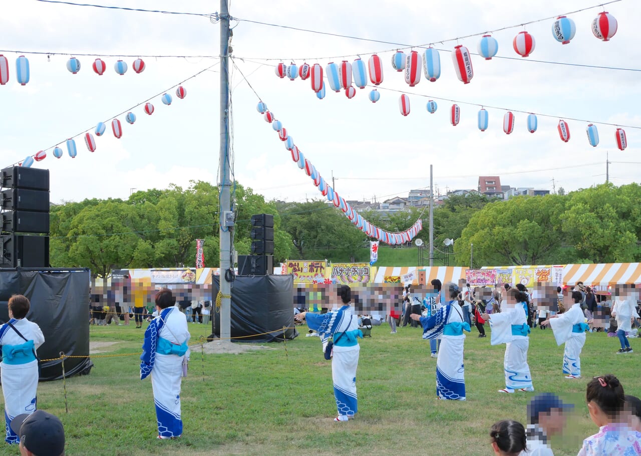 盆踊りのようす