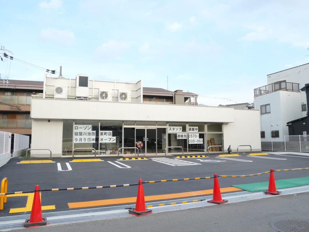 ローソン寝屋川池田東町店の建物