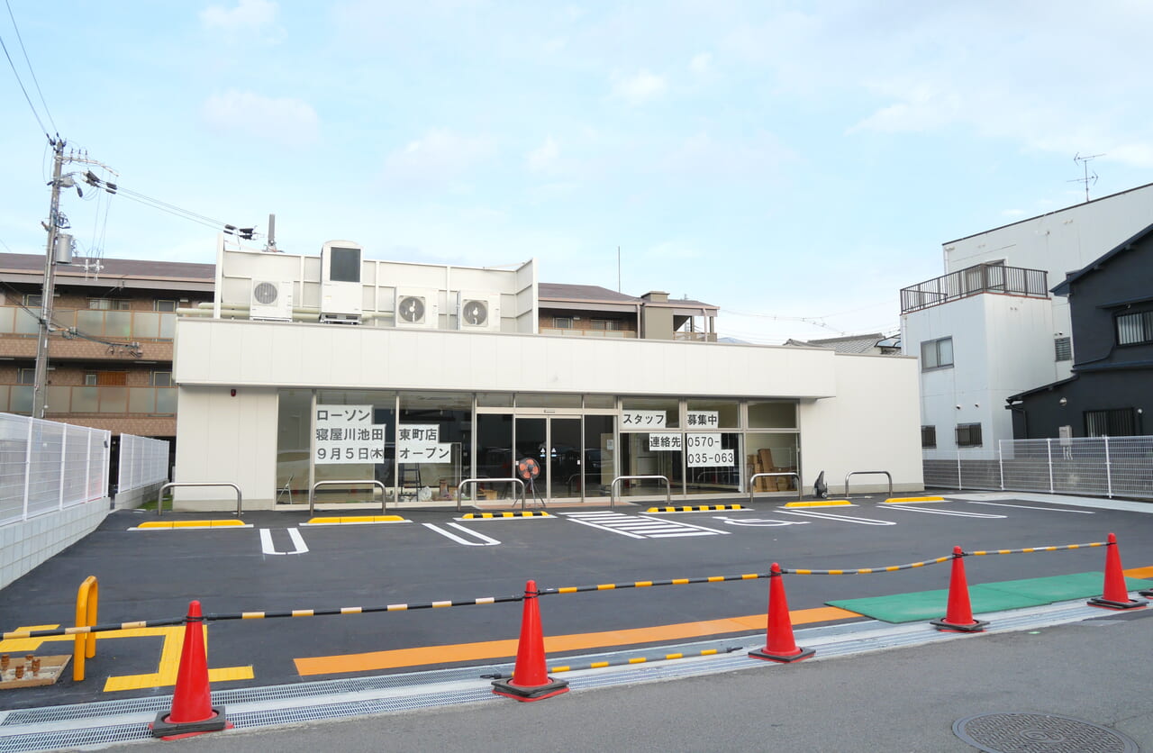 ローソン寝屋川池田東町店の建物