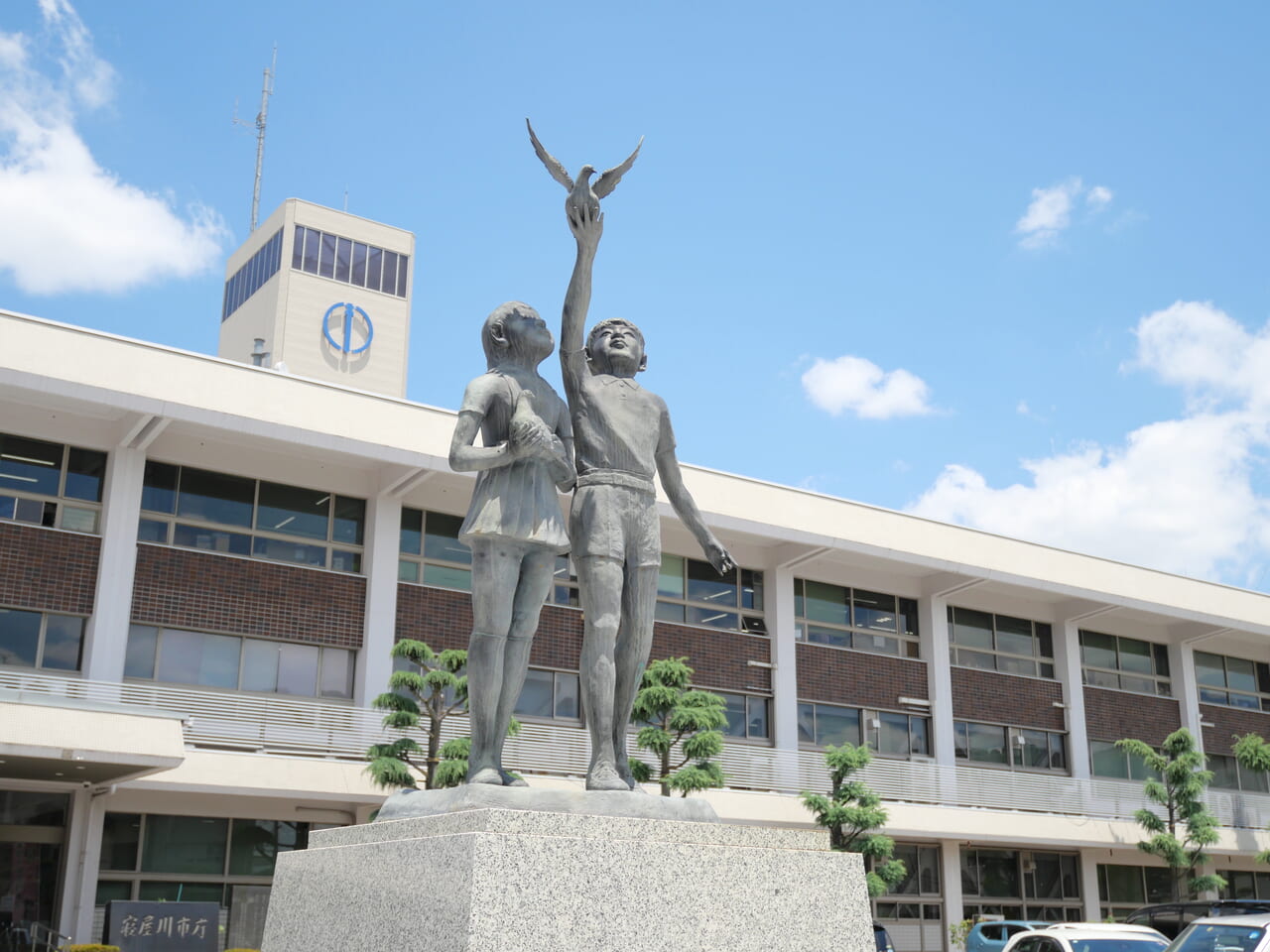 寝屋川市役所の建物