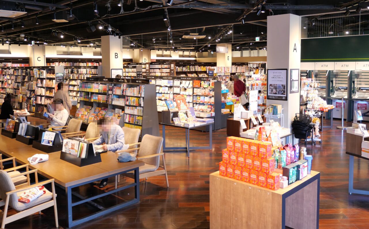 TSUTAYA BOOK STORE 香里園1階