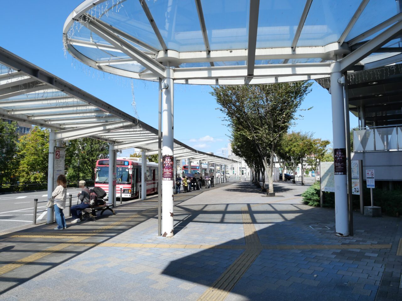 寝屋川市駅西口の乗り場