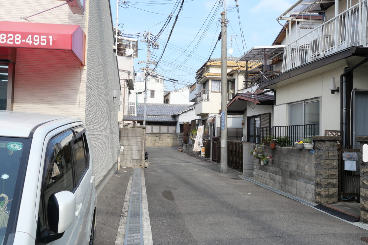 ヨシムラデンキ横の道