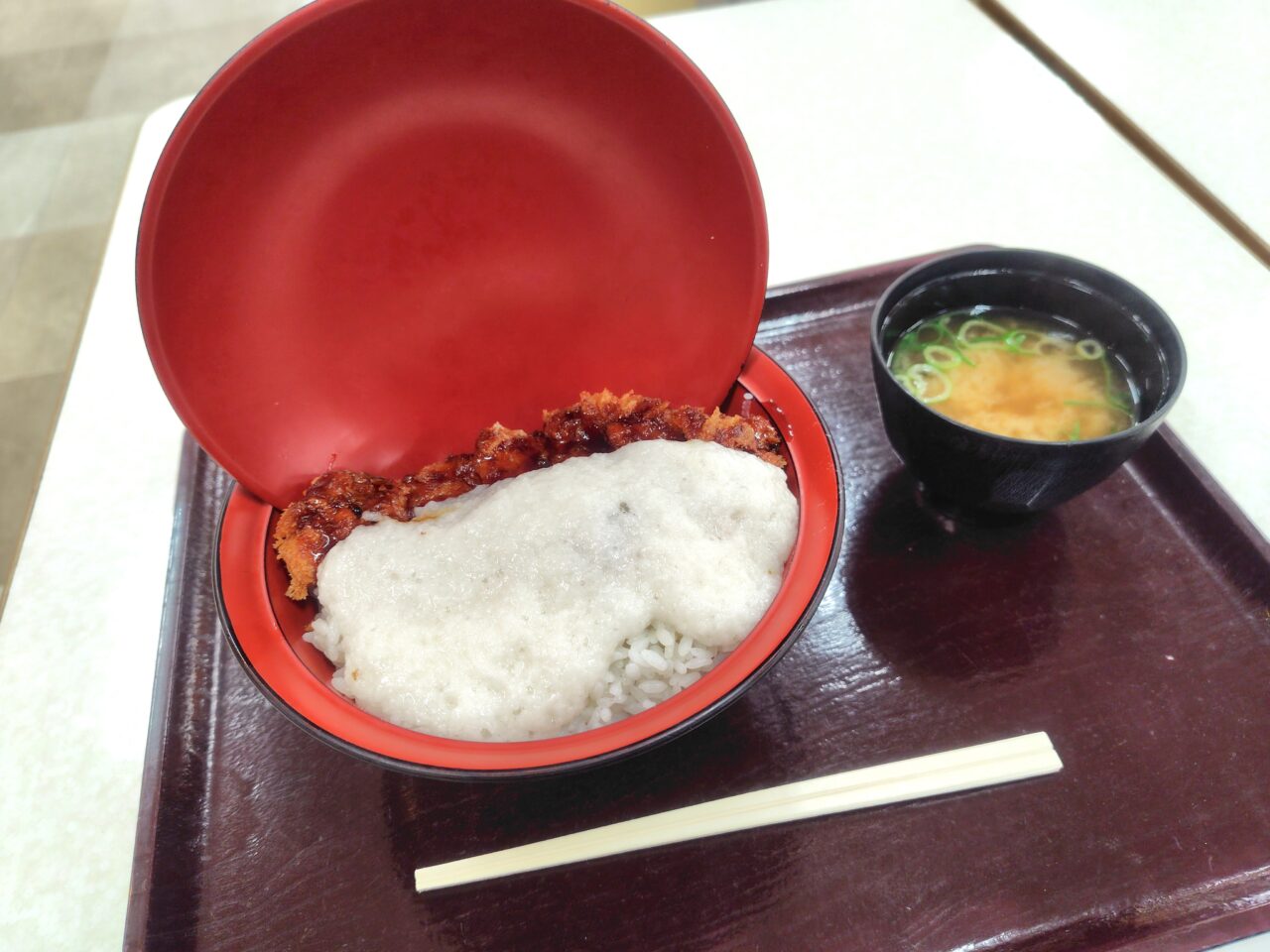 かつ屋の「とろろカツ丼」