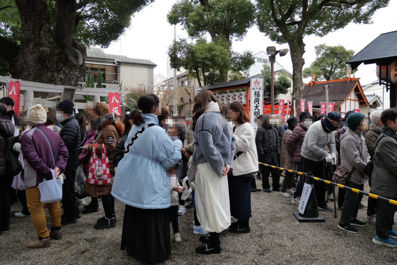 八坂神社の節分祭に来た市民