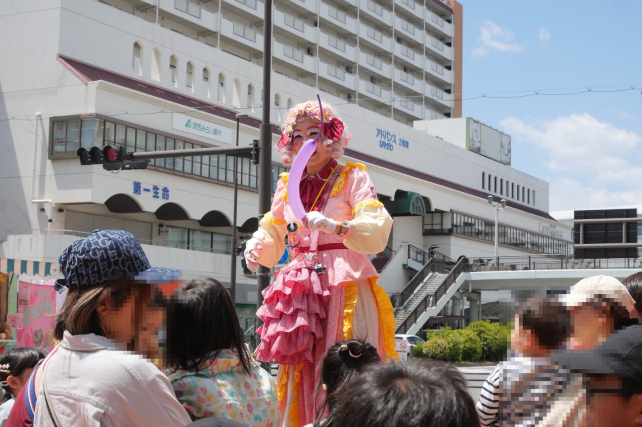 バルーンアートのパフォーマンス
