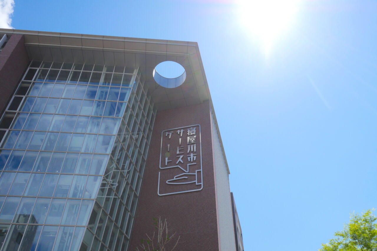 サービスゲートの建物
