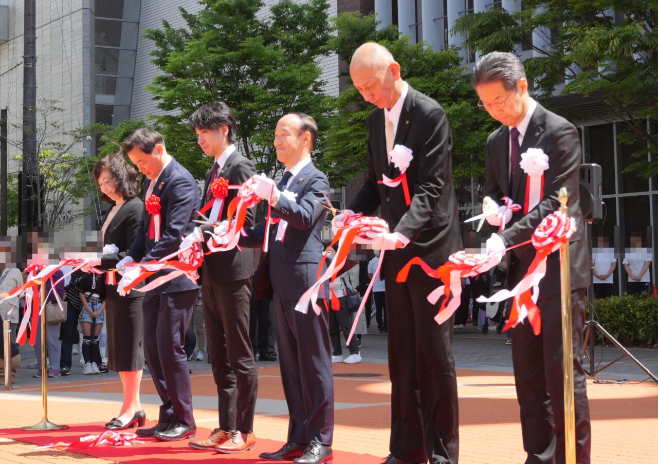 寝屋川市の市長や議長ら