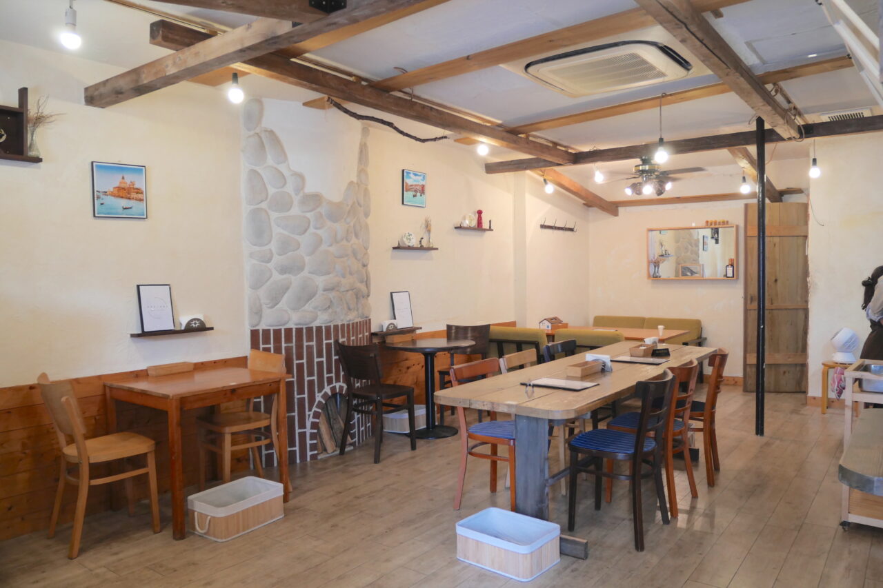 マコトノパスタの店内