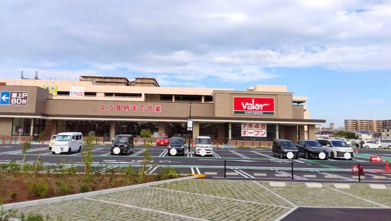 バロー香里園店の完成間近な様子
