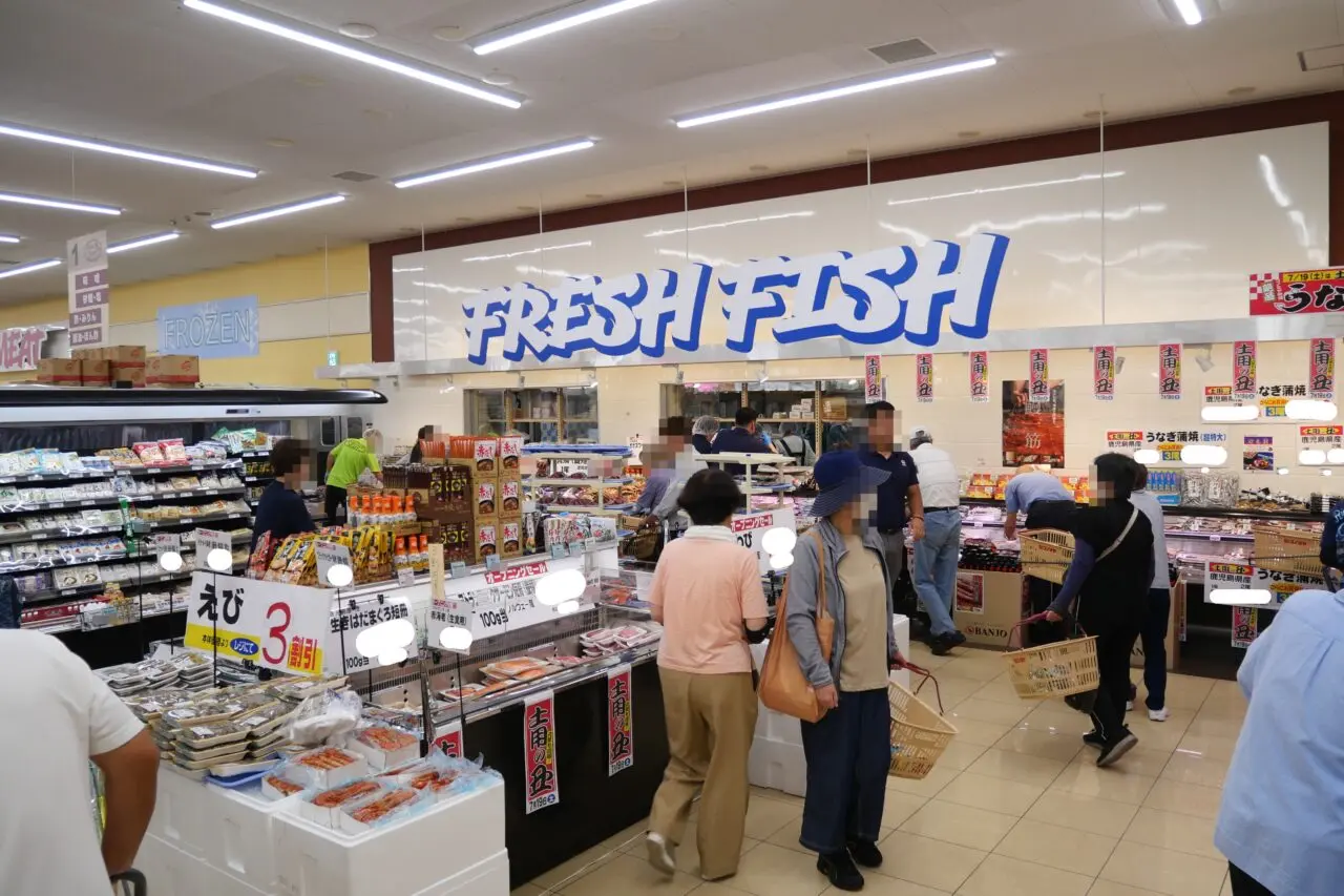 店内奥の鮮魚コーナー