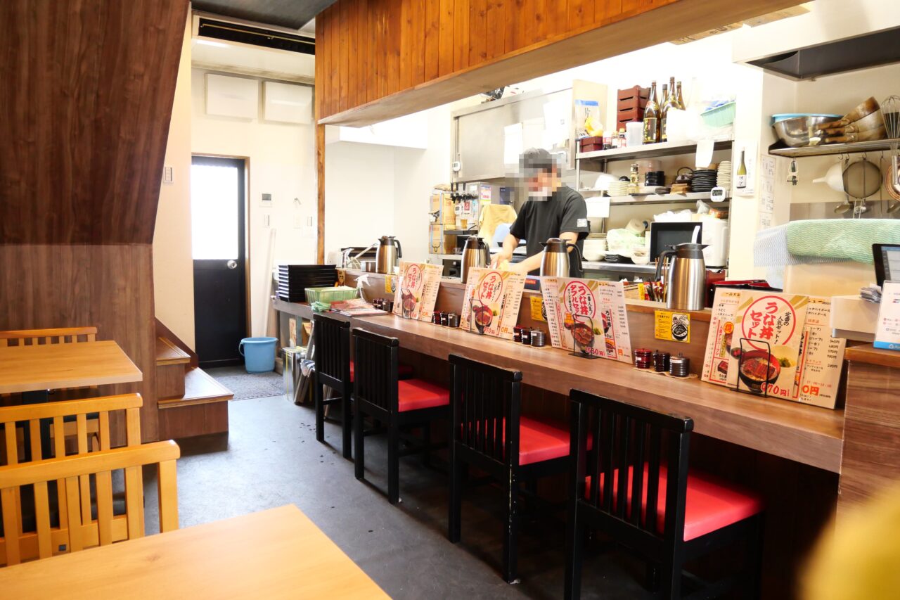 うなととの店内