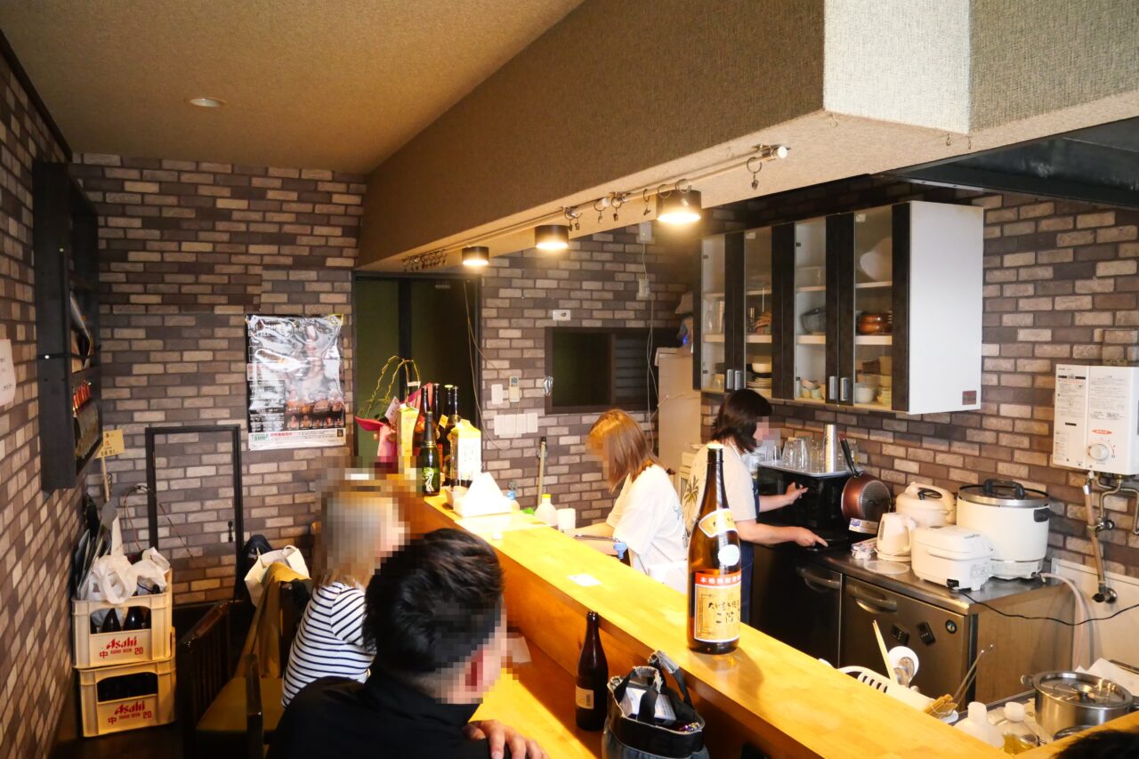 ダイニング善の店内