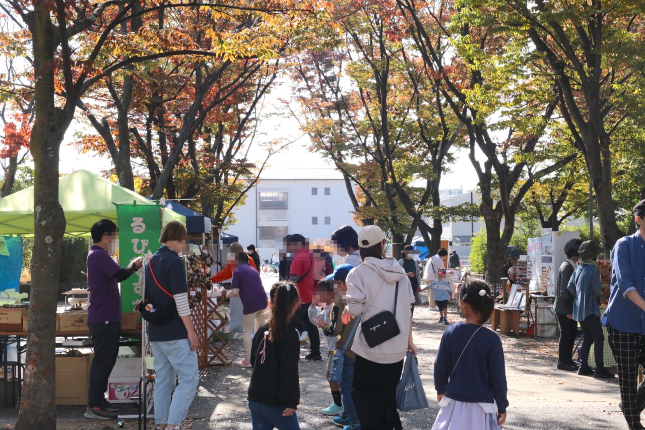 寝屋川文化芸術祭が行われている初本町公園