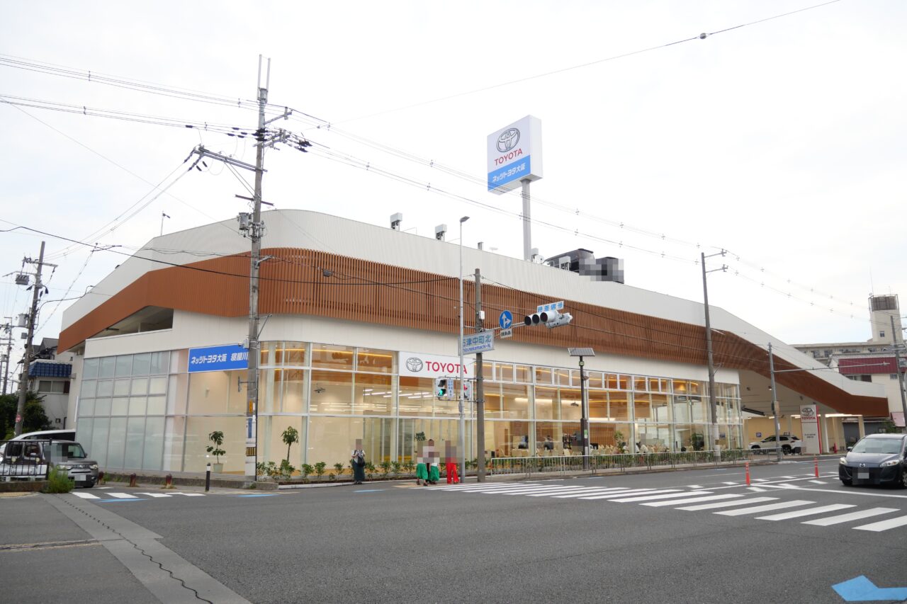 グランドオープンしたネッツトヨタ大阪寝屋川店