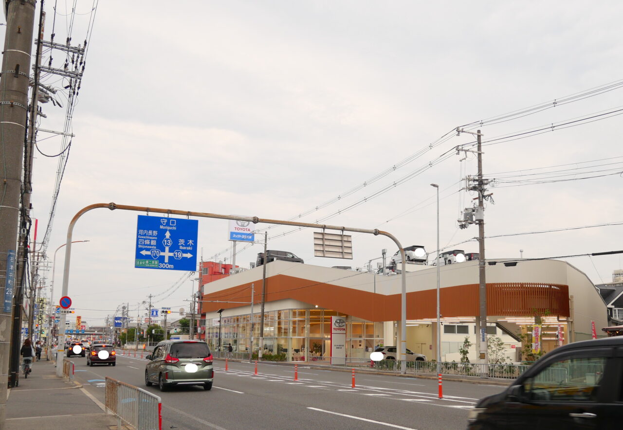 府道13号線のトヨタ