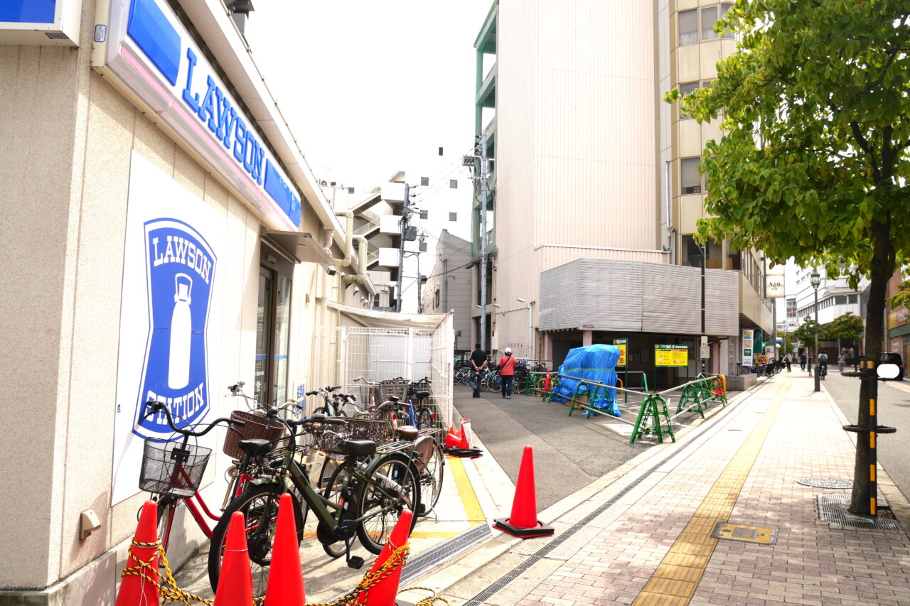 八坂町店の入り口