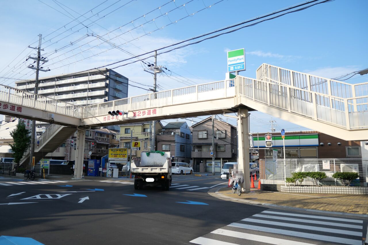池田本町の歩道橋あたり