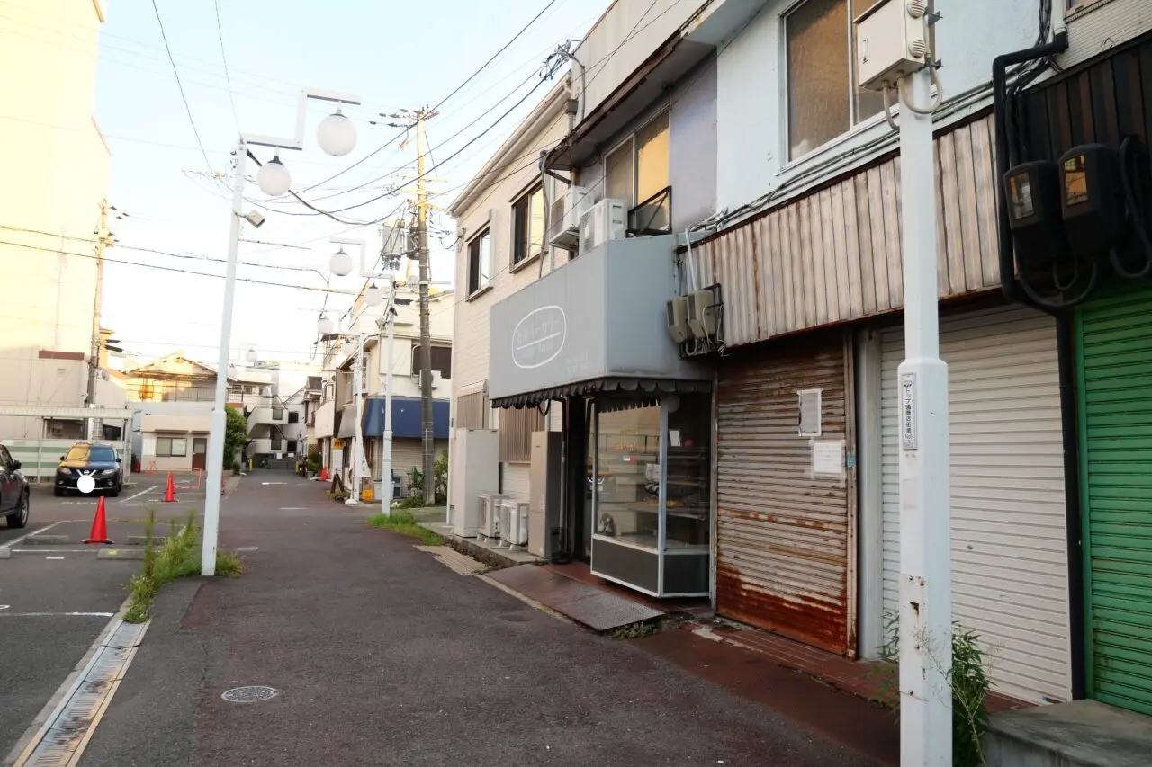 解体工事される建物