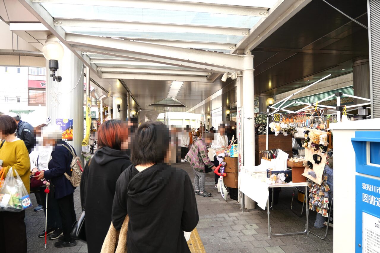 アドバンスねやがわ2号館前のマルシェ