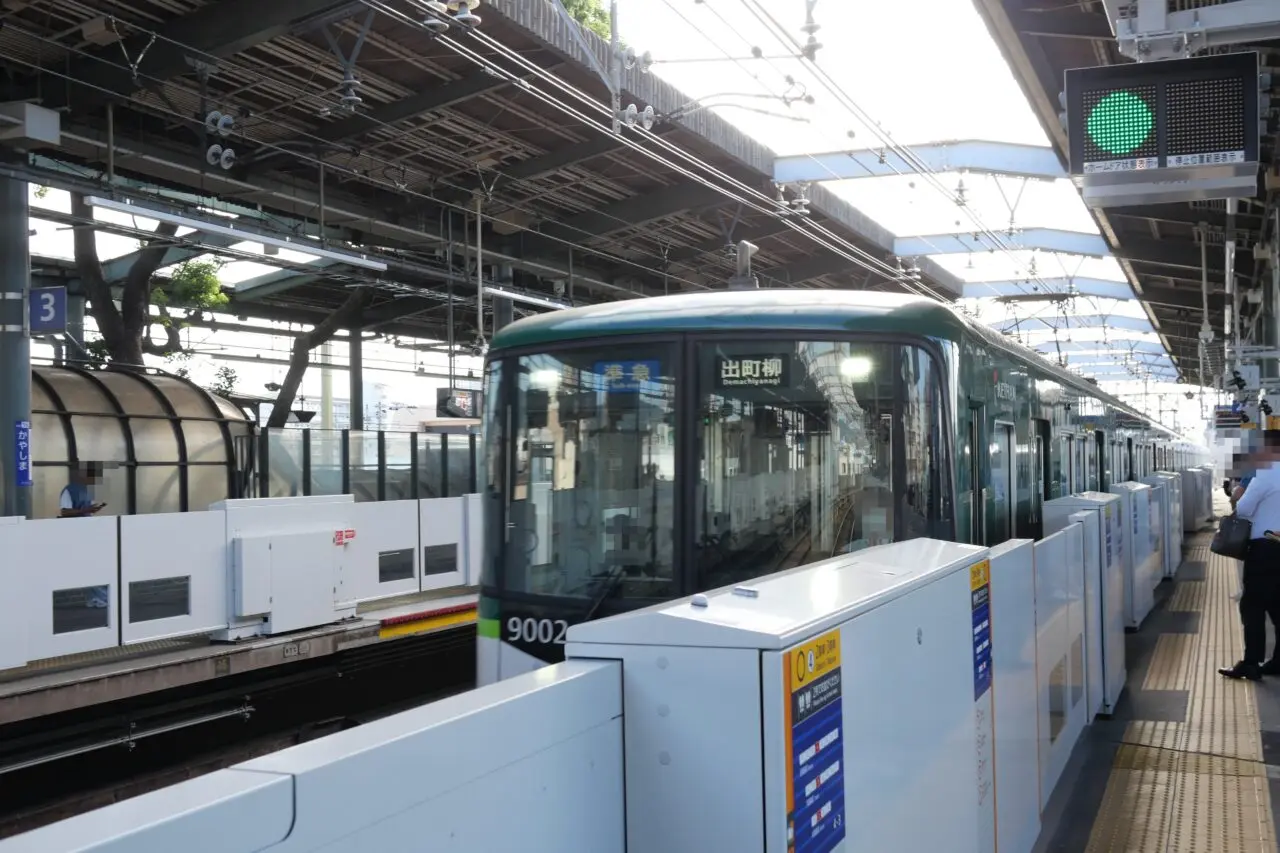 萱島駅の京阪電車
