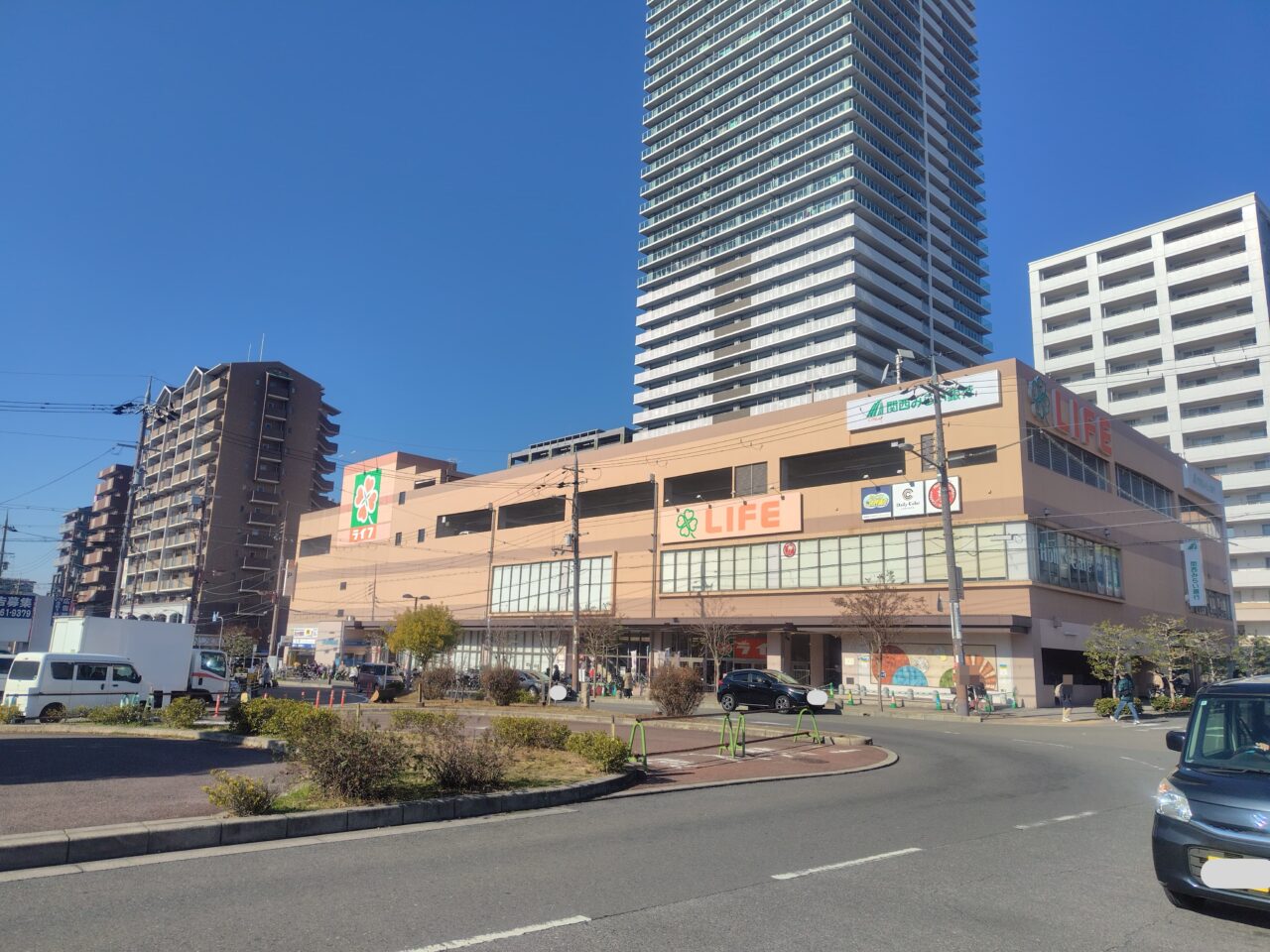 香里園駅前のライフ