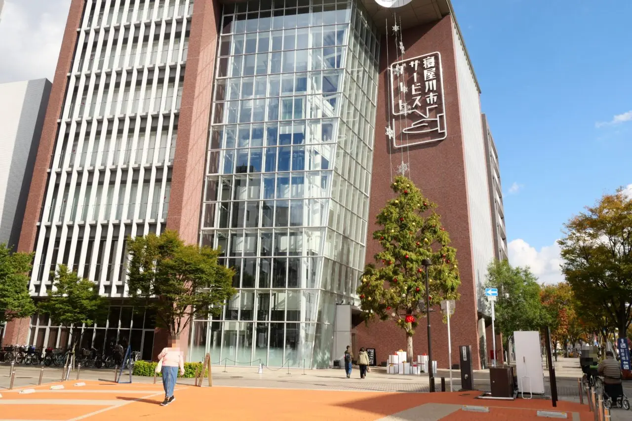 サービスゲート前のツリー