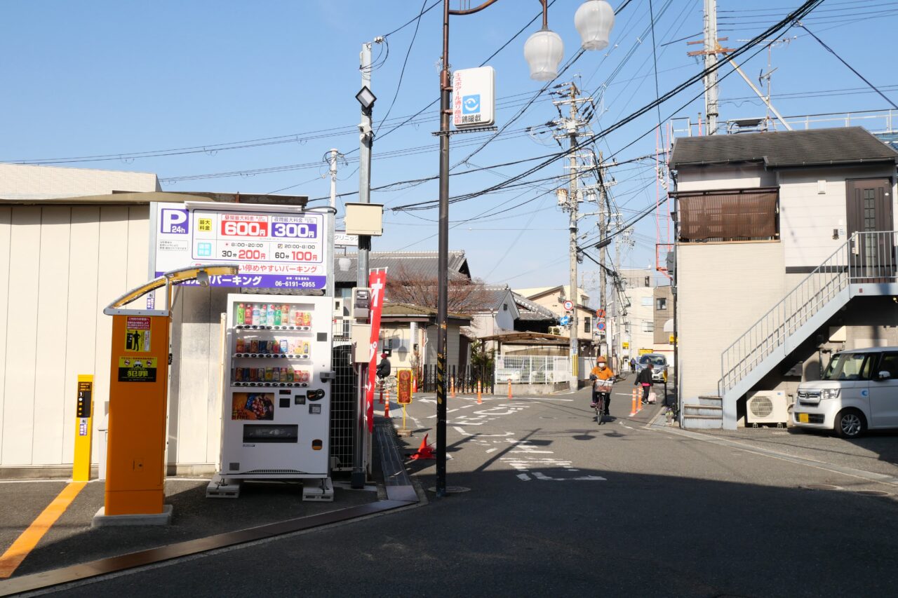 ベル大利の大利元町側出口からすぐ