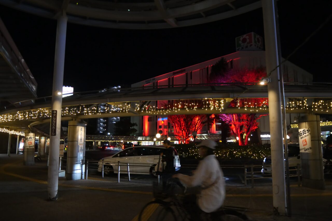 東側のバスロータリー