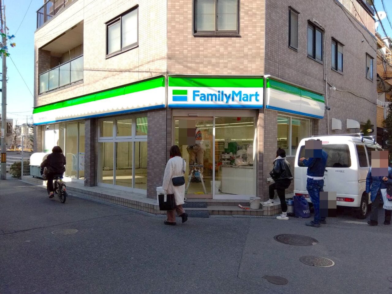 改装中のファミマ