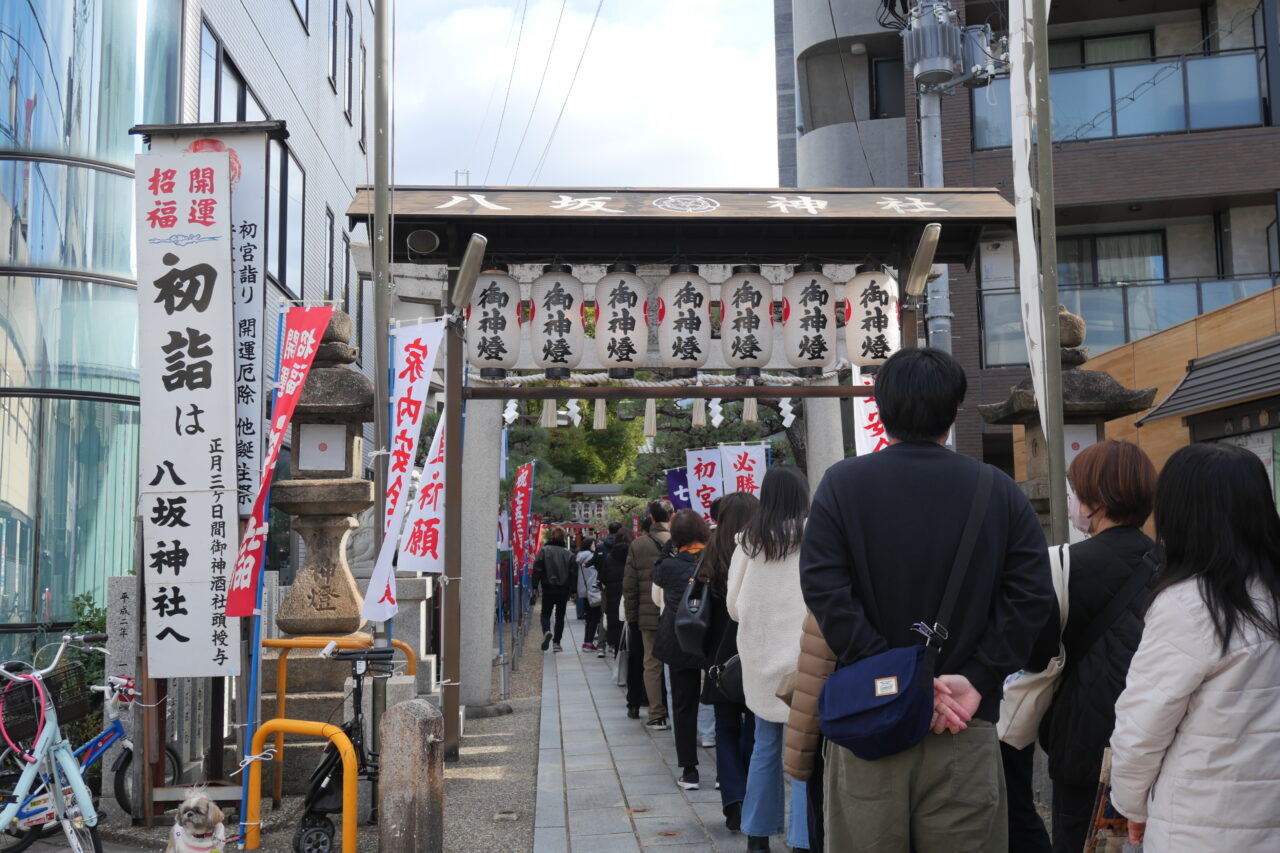 八坂神社の参拝列