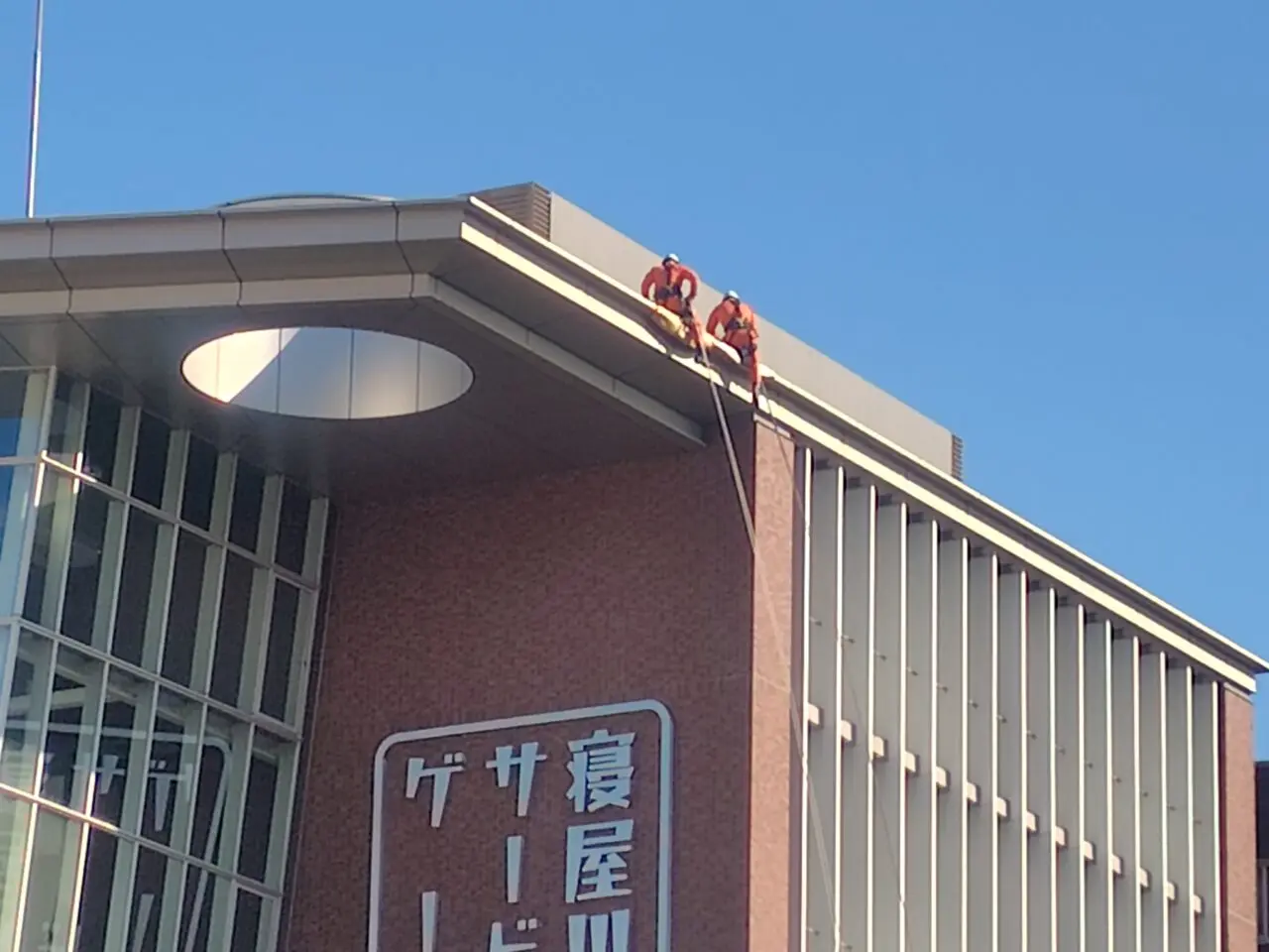 サービスゲートを活用したレスキュー訓練の様子