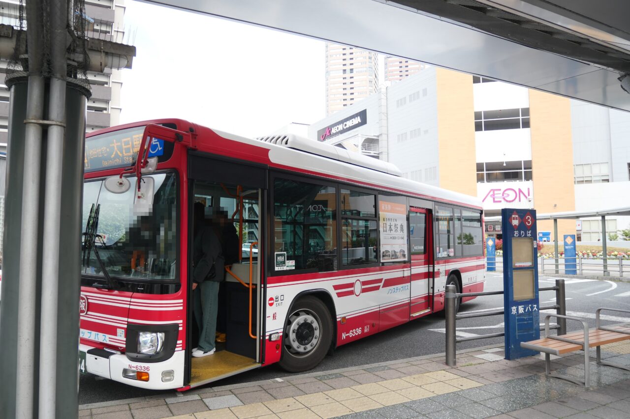 大日駅に停まるバス