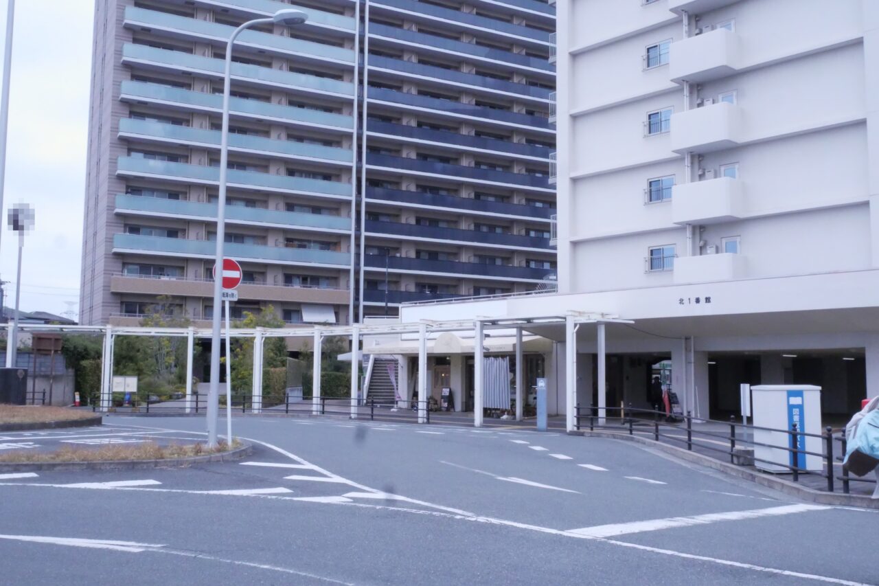 東口の東寝屋川商店会ピロティ