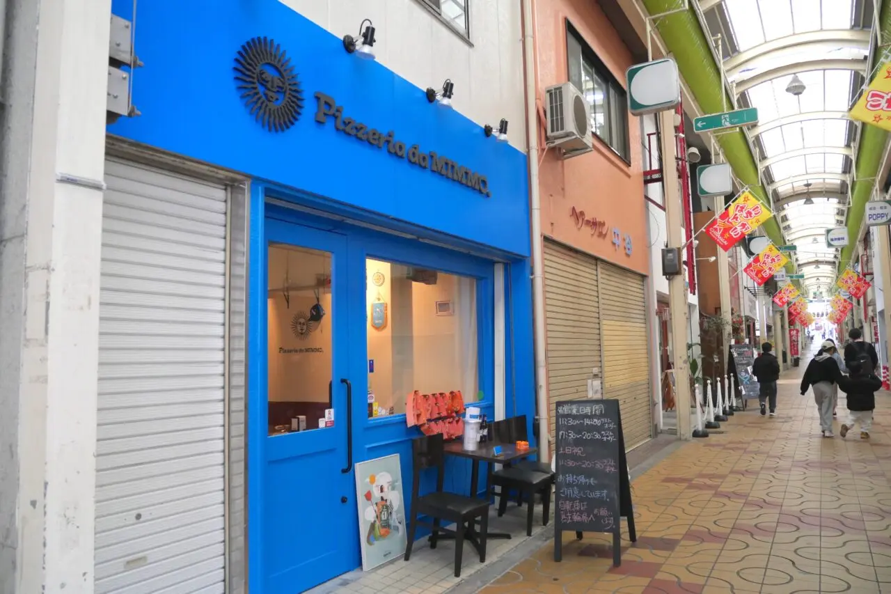 鮮やかなブルーのMIMMO.