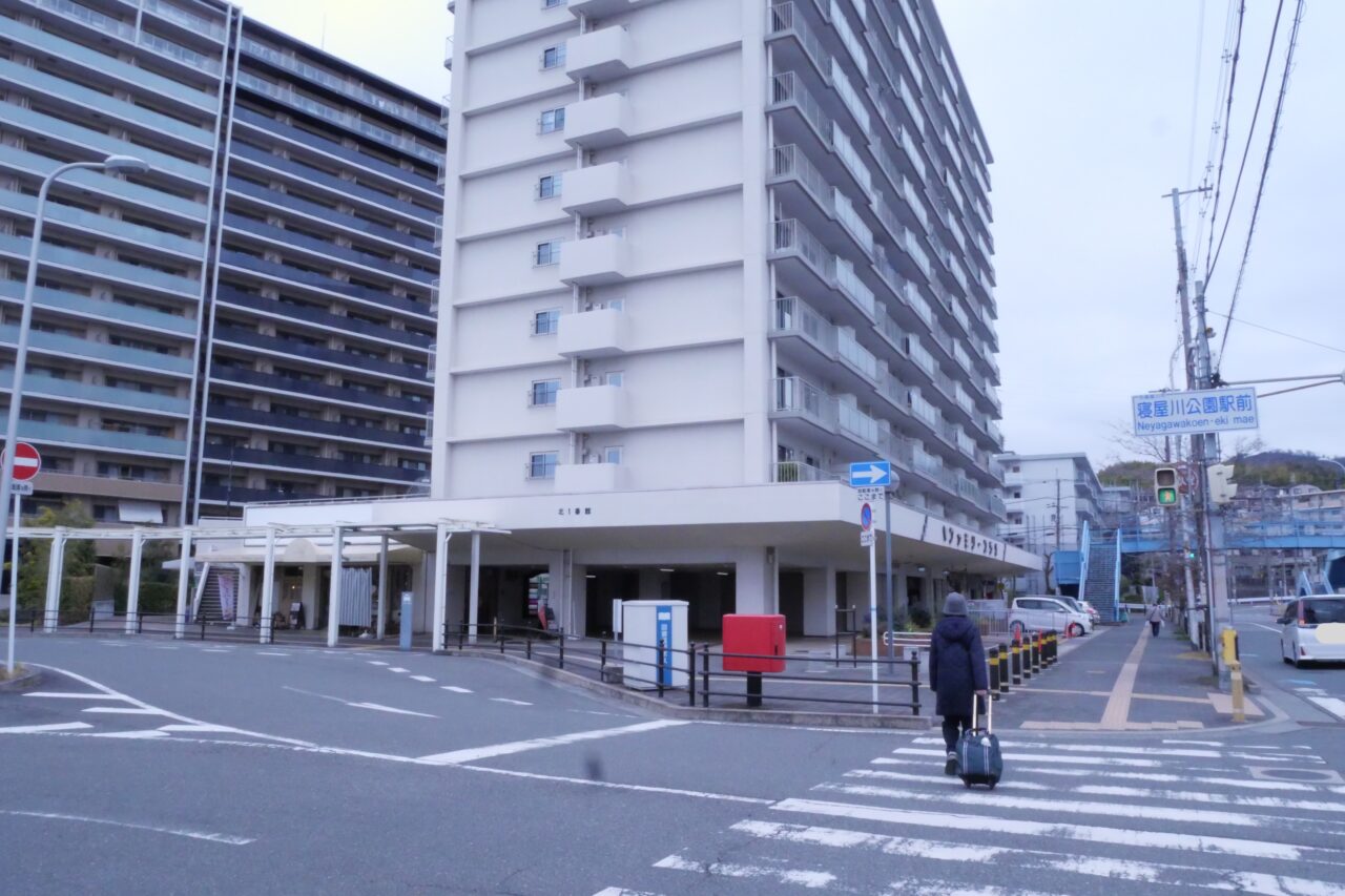 寝屋川公園前の交差点