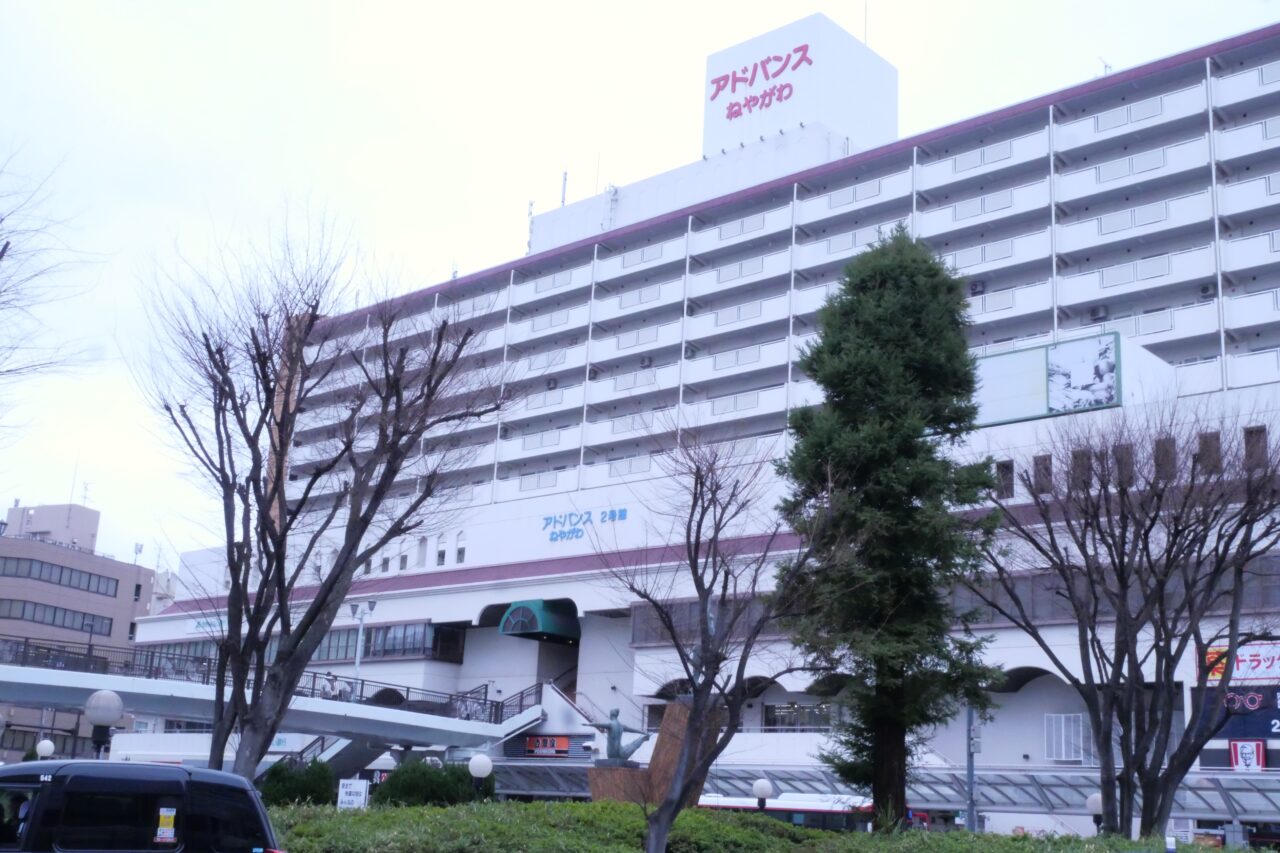 アドバンスねやがわ2号館の建物