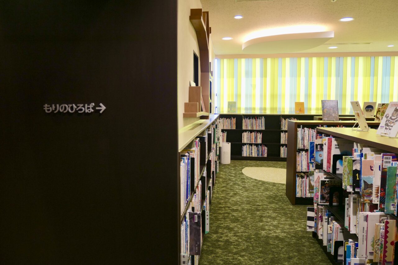 「もりのひろば」には蔵書がたくさん。