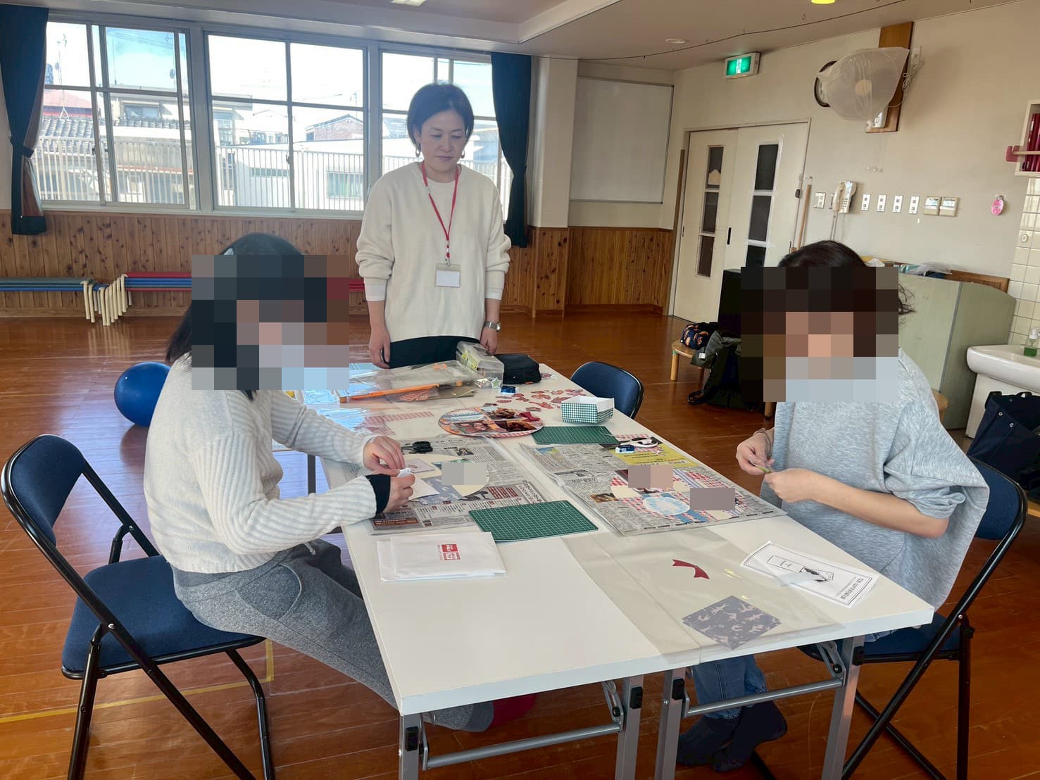 スクラップブッキングの様子