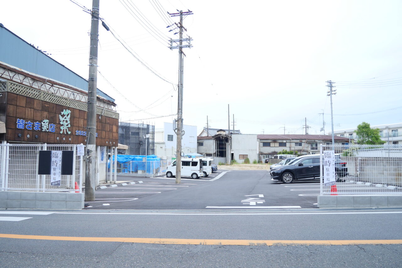 薬局に隣接しているパーキングエリア