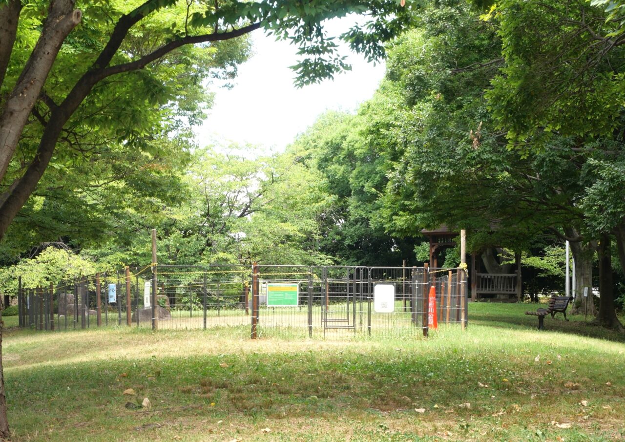 寝屋川公園のガゼボ