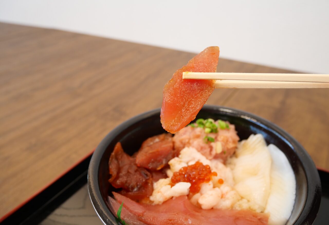 魚丼のメニューのアップ